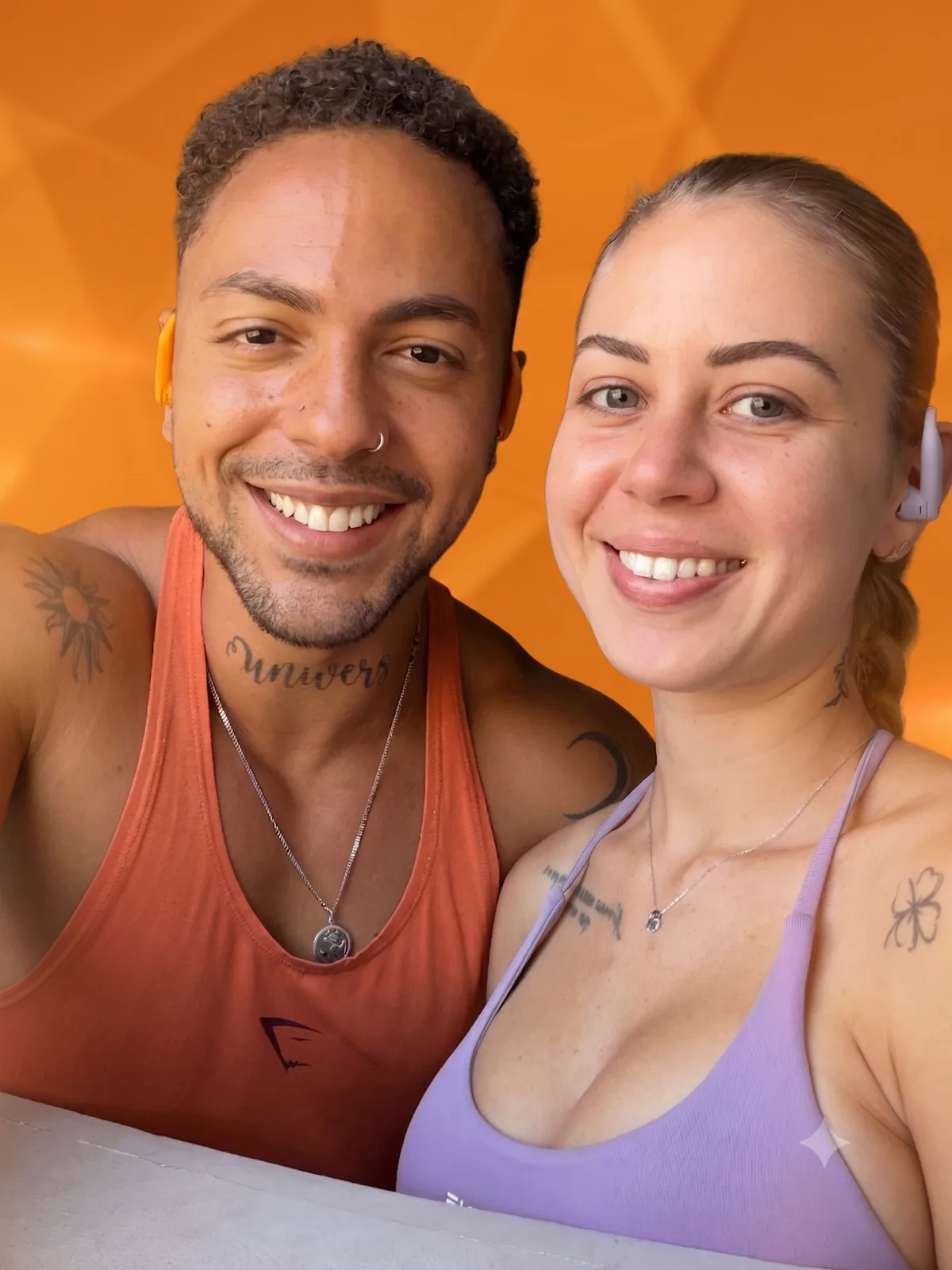 Nico et Célia, fondateur et co-fondatrice de L'Académie des Guerrières, en tenue de sport